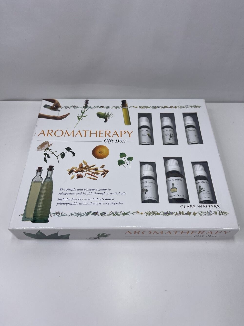 Barnes & Noble Aromatherapy Gift Box Set Clare Walters Essential Oils 144p Book